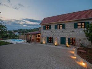 Schönes Ferienhaus mit Schwimmbad - Imotski - image1