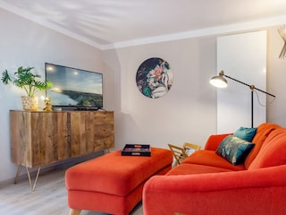 Das Wohnzimmer mit TV.