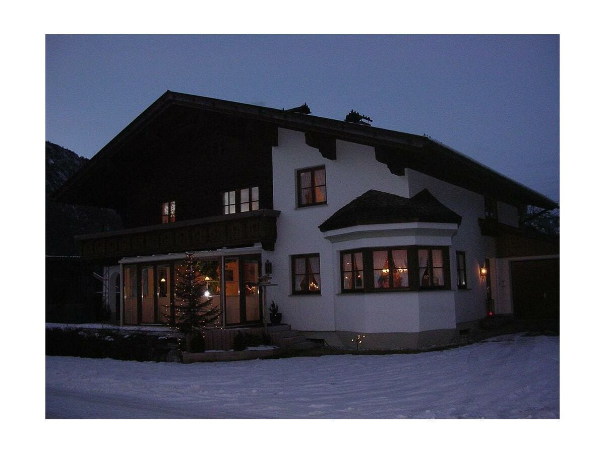 Haus bei Nacht groß