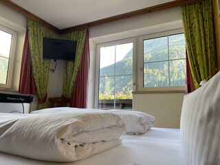 Schlafzimmer Du/WC, TV, Balkon