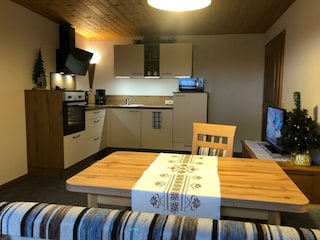 neue Küche 5 mit Fernseher