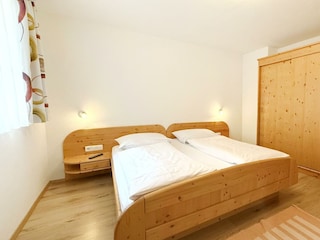 Doppelzimmer mit TV FEWO Lech