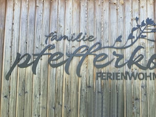 Fassaden Logo Familie Pfefferkorn