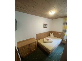 Zimmer 15 Bett