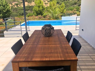 Villa Finikounda - Überdachte Terrasse mit Pool-Blick