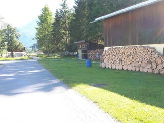 Vor dem Haus Blickrichtung Osten