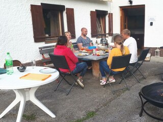 Der Gasgrill und die Feuer Schale