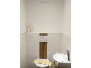 WC mit Waschbecken