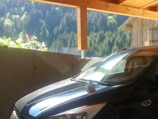 Carport mit direktem Zugang