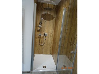 Duschnische mit Regendusche