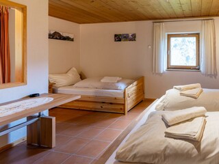 Schlafzimmer mit Dritter Bett