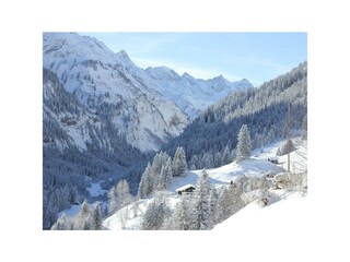 Winterlandschaft mit Blick ins Hornbachtal
