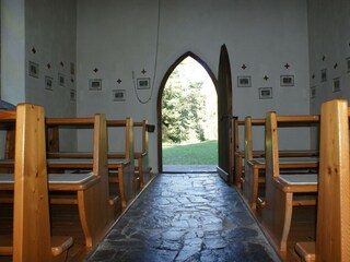 Aussicht vom Altar zum Ausgang der Kapelle