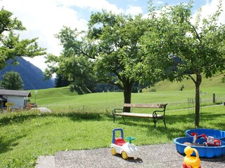 Eine kleine Rast unter unseren Apfelbäumen genehm?