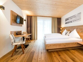 Deluxe Zimmer 8 mini