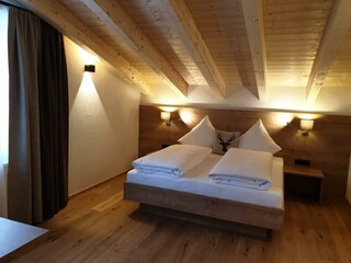 8ec9380c-0028-44f2-a949-f8cc2f81bdbc