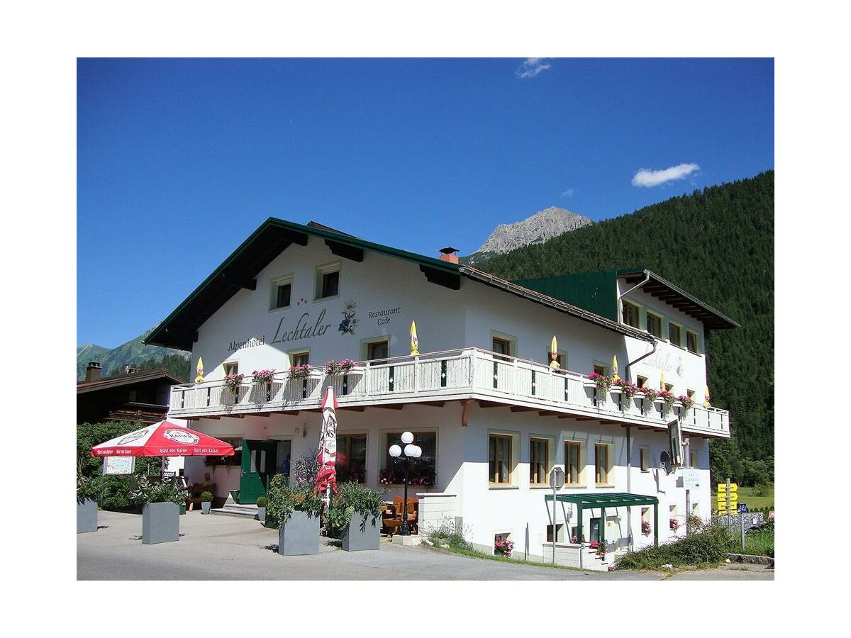 Alpenhotel Gasthof Lechtaler Hausansicht