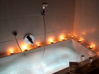 Naturparkchalet unten Whirlpool nacht Web