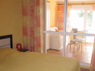 2. Schlafzimmer
