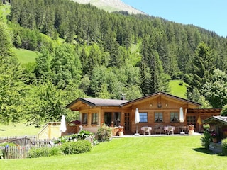 Gartenhaus, Sitzterrassen, Liegewiese