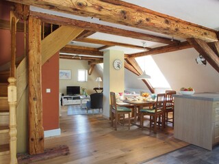 Wohn-Essbereich mit Treppe