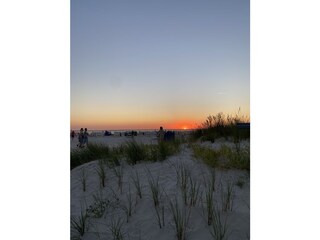 Norddeicher Dünenlandschaft bei Sonnenuntergang