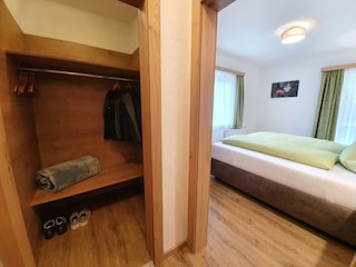 Doppelzimmer mit Schrank