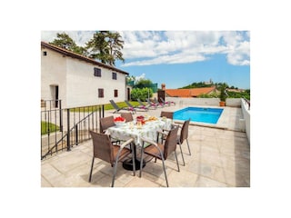 pool mit terrasse