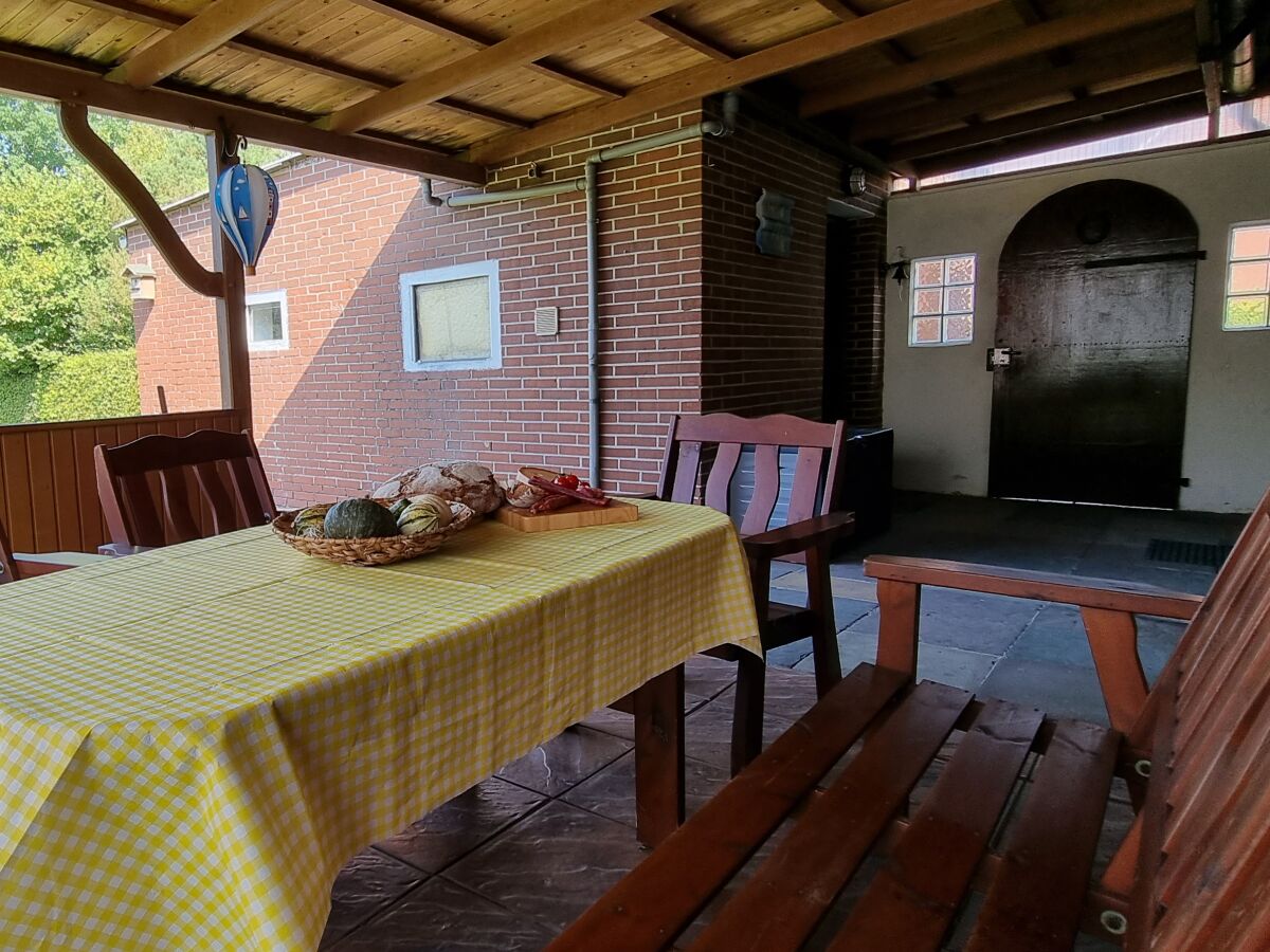 große überdachte Terrasse