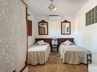 Villa Santa Maria del Camí Caratteristiche 40