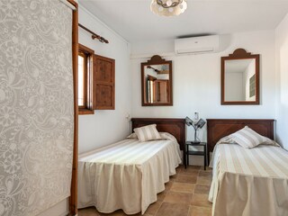 Villa Santa Maria del Camí Caratteristiche 41