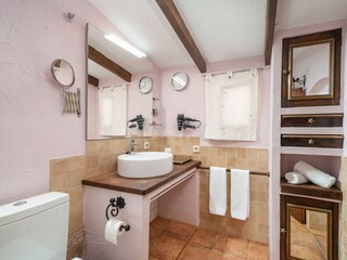 Villa Santa Maria del Camí Caratteristiche 46