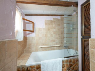 Villa Santa Maria del Camí Caratteristiche 47