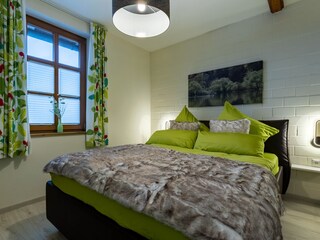Schlafzimmer 1