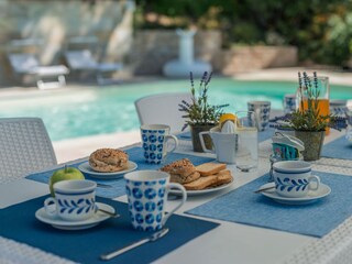 Villa Panorama – Esstisch im Freien