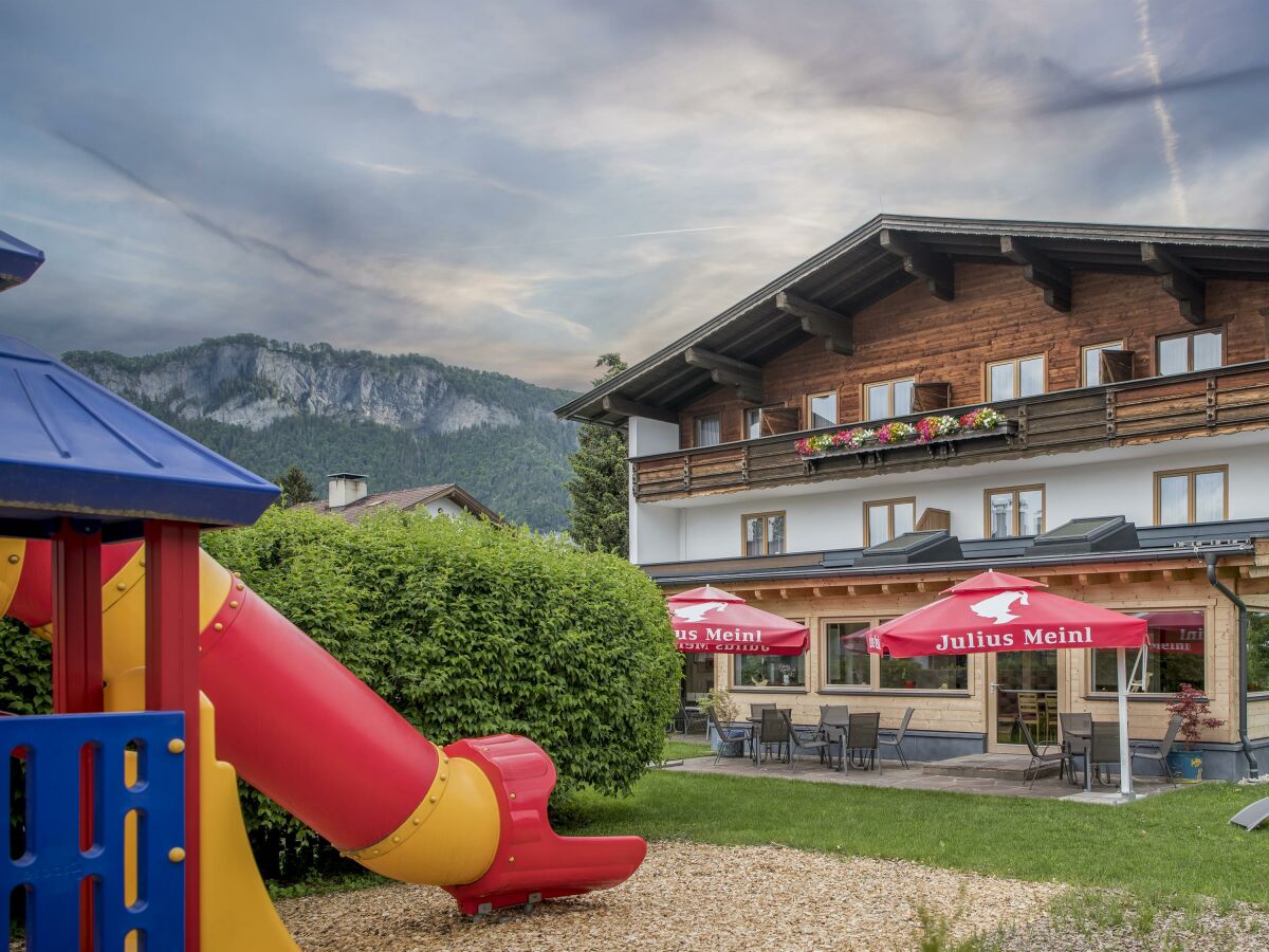 Familienhotel-Central-mit-Spielplatz quer