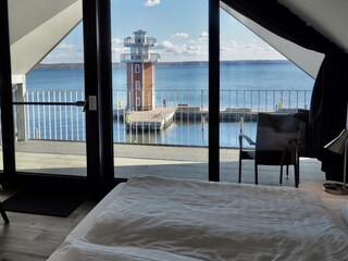 ein Schlafzimmer zum See und Leuchtturm