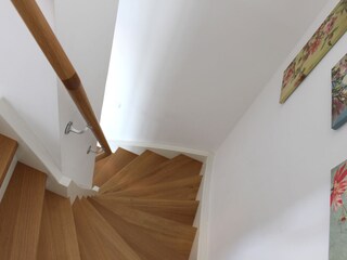 Treppe innerhalb der Maisonette Wohnung