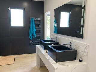 Villa Roquefort-les-Pins Features 33