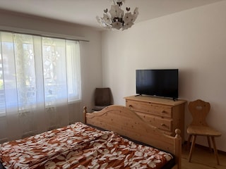 Schlafzimmer mit TV