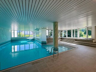 Hallenbad mit Nichtschwimmerbecken