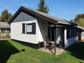 Ferienhaus mit Terrasse im Skigebiet - Landkreis Waldeck-Frankenberg (Sauerland) - image1