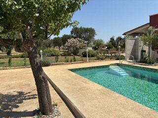 Pool mit Aussendusche