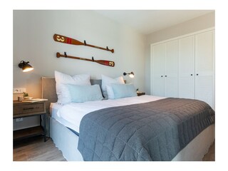 ... großem Kleiderschrank