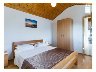 Schlafzimmer 1 mit Doppelbett