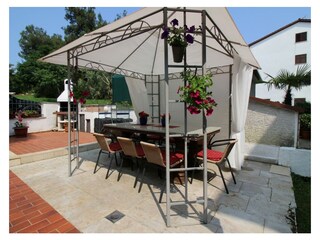 Gemeinsame Terrasse mit Grill