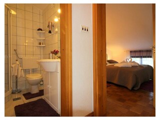 Schlafzimmer & Badezimmer