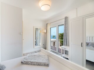 Schlafzimmer mit Doppelbett, Balkon & Kleiderschrank