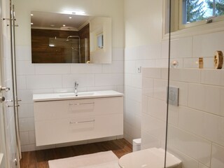 Badezimmer 1 mit WC und Dusche