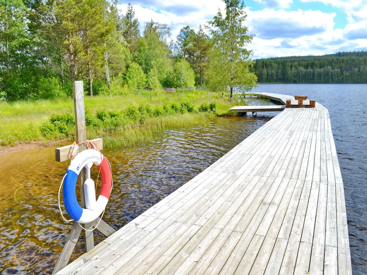 der große Badesteg am See